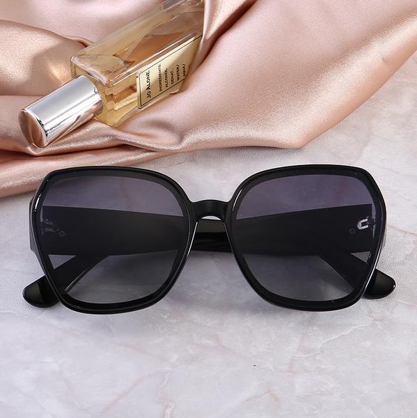 fashion selling luxury sunglasses for men and women sports rest luxury crime brand sunglasses, Black
fashion selling luxury sunglasses for men and women sports rest luxury crime brand sunglasses, Black