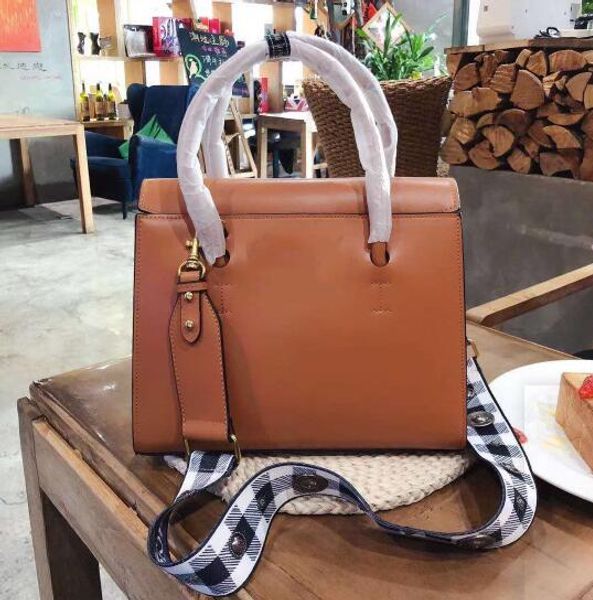 designer wowomen handbag luxury lady crossbody shoulder bags plain style formal handbag office worker
designer wowomen handbag luxury lady crossbody shoulder bags plain style formal handbag office worker