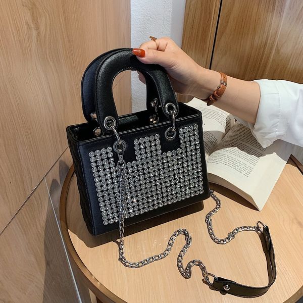 2020 fashion diamond chain shoulder messenger bags niche small square bags women purse and handbags
2020 fashion diamond chain shoulder messenger bags niche small square bags women purse and handbags