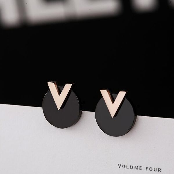 wholesale-2019 earrings designer titanium steel stud women's fashion rose gold letter v earrings with logo, Golden;silver
wholesale-2019 earrings designer titanium steel stud women's fashion rose gold letter v earrings with logo, Golden;silver