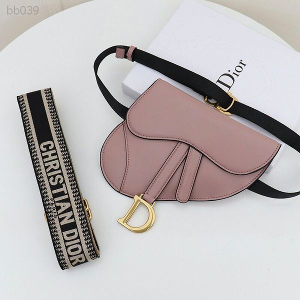 2020 famous compact trend womens handbag new letter shoulder bag genuine leather messenger bag luxury saddle bag
2020 famous compact trend womens handbag new letter shoulder bag genuine leather messenger bag luxury saddle bag
