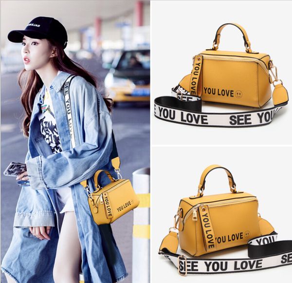 wholesales 2019 new women's wide shoulder strap explosion section messenger bag super fire ins small bag shoulder bag
wholesales 2019 new women's wide shoulder strap explosion section messenger bag super fire ins small bag shoulder bag