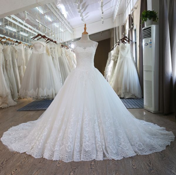 modern arabic ball gown wedding dresses v-neck sleeveless lace appliques long chapel train plus size bridal gowns wedding dress 2020, White
modern arabic ball gown wedding dresses v-neck sleeveless lace appliques long chapel train plus size bridal gowns wedding dress 2020, White