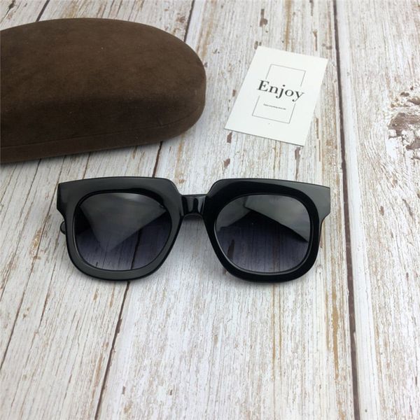 новый бренд моды luxury женщин конструктора урожай ретро мужчины sunglass лучшие качества очки square женщины роскошные дизайнерские солнцез, White;black
новый бренд моды luxury женщин конструктора урожай ретро мужчины sunglass лучшие качества очки square женщины роскошные дизайнерские солнцез, White;black