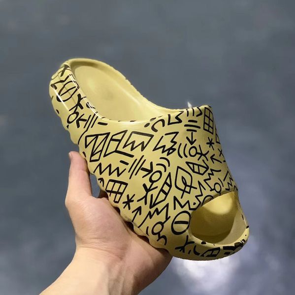 2021 cool slippers shoes desert sand bone resin earth brown mens womens slide fashion summer foam runner triple black ararat orange sandles
2021 cool slippers shoes desert sand bone resin earth brown mens womens slide fashion summer foam runner triple black ararat orange sandles