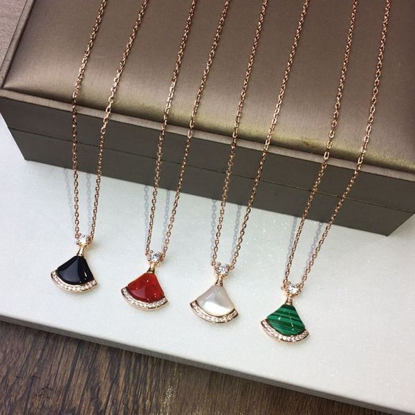 престижное дизайнер ювелирных изделий женщин ожерелья 18k позолоченные ювелирные изделия лучшего качества мода подвески заявление ожерелья д, Silver
престижное дизайнер ювелирных изделий женщин ожерелья 18k позолоченные ювелирные изделия лучшего качества мода подвески заявление ожерелья д, Silver
