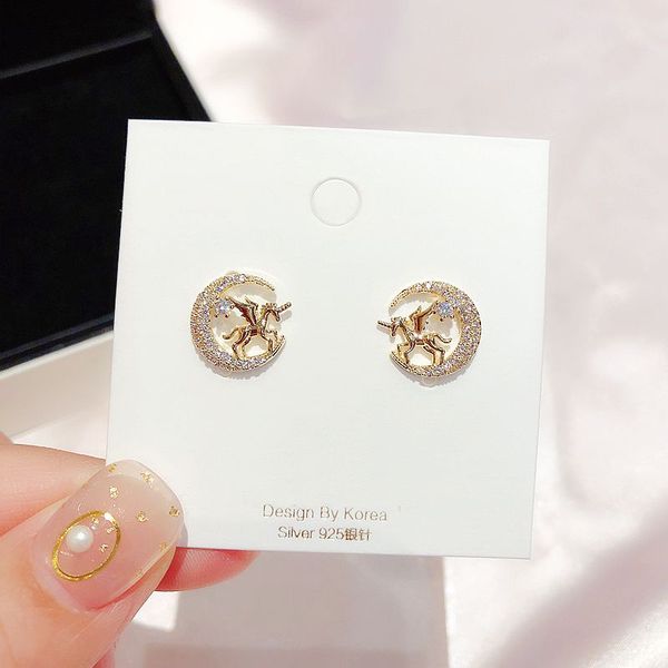 изысканный cz crystal moon unicorn серьги цвета золота кубический циркон серьги стержня для женщин, Golden;silver
изысканный cz crystal moon unicorn серьги цвета золота кубический циркон серьги стержня для женщин, Golden;silver