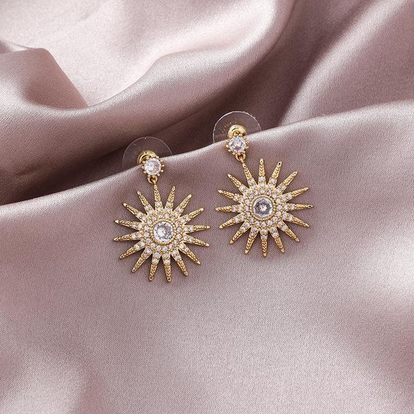 luxury delicate shining cubic zirconia sunflower drop earrings for women fashion bijoux rhinestone crystal oorbellen party gifts, Silver 
luxury delicate shining cubic zirconia sunflower drop earrings for women fashion bijoux rhinestone crystal oorbellen party gifts, Silver