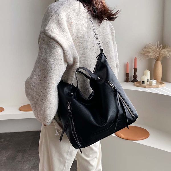 solid color pu leather high capacity handbags for women black chain crossbody shoulder bag female winter travel totes
solid color pu leather high capacity handbags for women black chain crossbody shoulder bag female winter travel totes