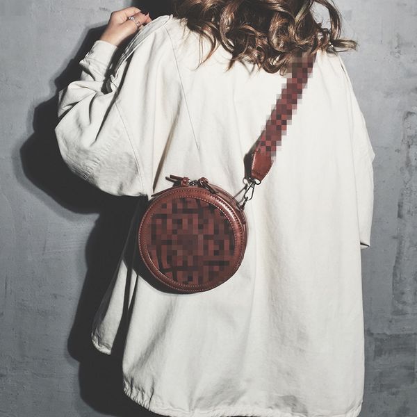 2019 New Women Designer Bag Small Round Messenger Bags Zipper Circle Round Crossbody Handbags Letters Embossed Shoulder Bags
2019 New Women Designer Bag Small Round Messenger Bags Zipper Circle Round Crossbody Handbags Letters Embossed Shoulder Bags