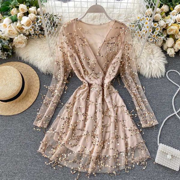 2020 women v-neck bling sequins voile party dress new female short lace up bandage strap hollow out zipper tassels ruffles dress, Black;gray
2020 women v-neck bling sequins voile party dress new female short lace up bandage strap hollow out zipper tassels ruffles dress, Black;gray