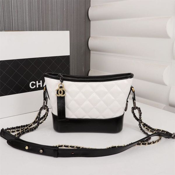 vvv new style luxury diagonal messenger bag single shoulder portable wallet envelope bag triple designer retro women bag size 20 * 15 * 8cm
vvv new style luxury diagonal messenger bag single shoulder portable wallet envelope bag triple designer retro women bag size 20 * 15 * 8cm