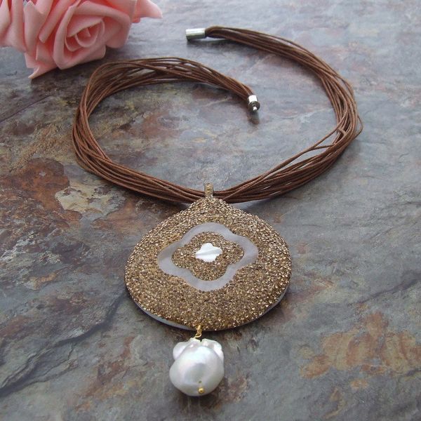 fashion-ge032707 19'' brown thread necklace rose crystal keshi pearl pendant, Silver
fashion-ge032707 19'' brown thread necklace rose crystal keshi pearl pendant, Silver