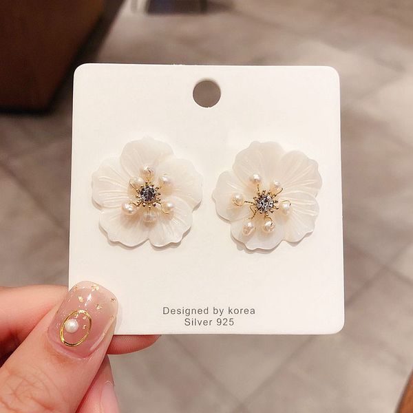 elegant handmade natural shell flower stud earrings freshwater pearl women earrings party jewelry, Golden;silver
elegant handmade natural shell flower stud earrings freshwater pearl women earrings party jewelry, Golden;silver