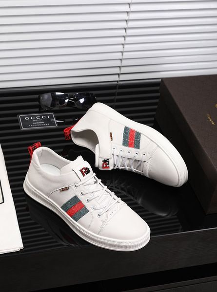 high-end luxury men's casual sports shoes fashion design brand platform men's shoes vintage pattern wild style size: 38-44
high-end luxury men's casual sports shoes fashion design brand platform men's shoes vintage pattern wild style size: 38-44