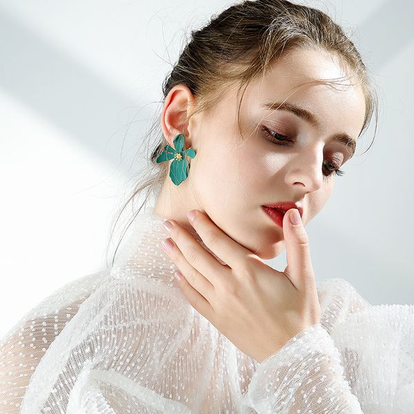 925 silvery needle exaggeration flower earrings ear clip wedding fashion jewelry for women 2019, Golden;silver
925 silvery needle exaggeration flower earrings ear clip wedding fashion jewelry for women 2019, Golden;silver