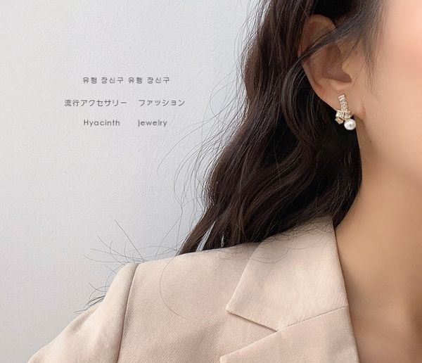 циркон серьги простой и высокое качество pearl серьги light luxury темперамент уха ювелирные изделия, Silver
циркон серьги простой и высокое качество pearl серьги light luxury темперамент уха ювелирные изделия, Silver
