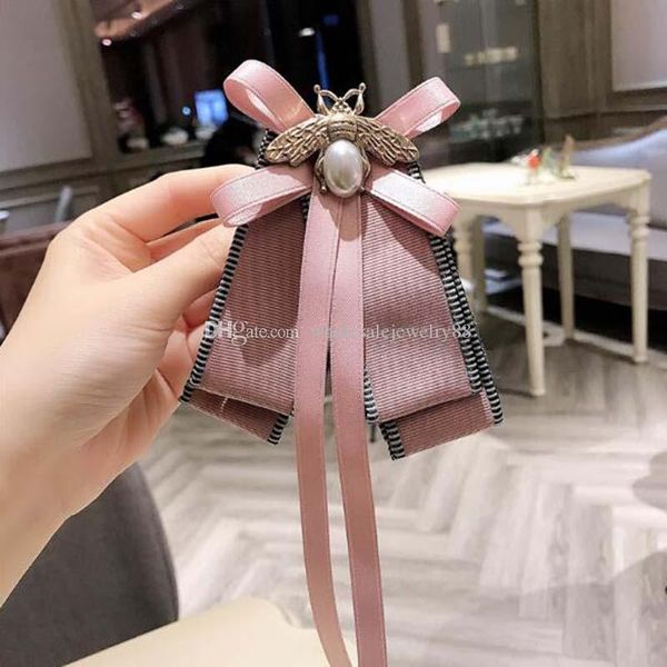 оптовая pearl bee bowknot брошь штыри корсаж pins ткань ленты броши женщины галстук стили броши ювелирные аксессуары, Gray
оптовая pearl bee bowknot брошь штыри корсаж pins ткань ленты броши женщины галстук стили броши ювелирные аксессуары, Gray