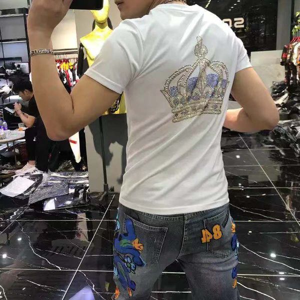 Men's T-shirts 2020 New Europe and America Fashion Crystal Letter & Crown Shirts Men Slim Round Neck Breather Shirt 2 Colors Size M-4XL
Men's T-shirts 2020 New Europe and America Fashion Crystal Letter & Crown Shirts Men Slim Round Neck Breather Shirt 2 Colors Size M-4XL