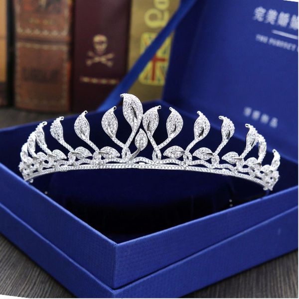 vintage clear циркон цирконий корона свадебные tiara cz люкс королева принцесса pageant royal party коронки оголовье женщин ювелирные издели, Golden;white
vintage clear циркон цирконий корона свадебные tiara cz люкс королева принцесса pageant royal party коронки оголовье женщин ювелирные издели, Golden;white
