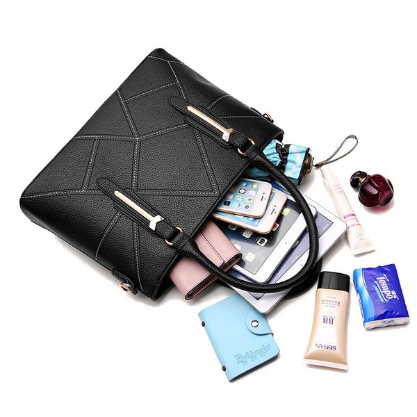 new casual plaid shoulder bag fashion stitching wild messenger brand crossbody women leather handbags white
new casual plaid shoulder bag fashion stitching wild messenger brand crossbody women leather handbags white