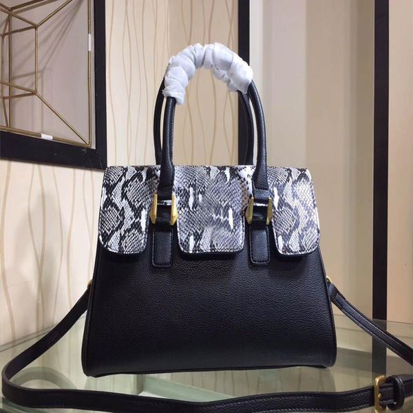 New Fashion Luxury Designer Woman Handbag Cross body Bags Shoulder Genuine Leather High Quality Tote Purse bags cowhide genuine leather32cm
New Fashion Luxury Designer Woman Handbag Cross body Bags Shoulder Genuine Leather High Quality Tote Purse bags cowhide genuine leather32cm