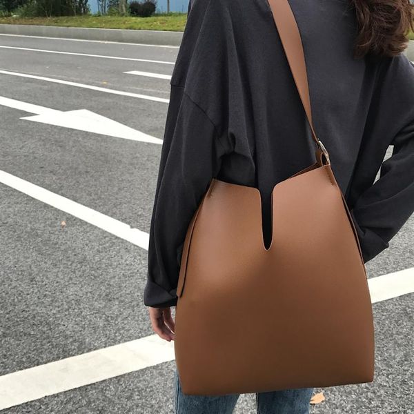 2020 new summer simple pu leather solid color adjustable shoulder messenger bucket bag large capacity bun mother bag female
2020 new summer simple pu leather solid color adjustable shoulder messenger bucket bag large capacity bun mother bag female