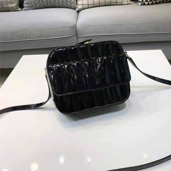 дизайнер-роскошные сумки кошельки y плеча crossbody messenger сумки paten кожа высокое качество 2019 новый стиль кошельки женская мода сумки
дизайнер-роскошные сумки кошельки y плеча crossbody messenger сумки paten кожа высокое качество 2019 новый стиль кошельки женская мода сумки