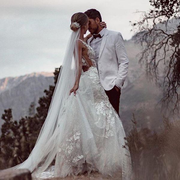 country lace mermaid wedding dresses sheer v neck 3d floral appliques boho bridal gowns open back sweep train vestidos de novia, White 
country lace mermaid wedding dresses sheer v neck 3d floral appliques boho bridal gowns open back sweep train vestidos de novia, White