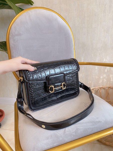 2019 women designer handbags luxury crossbody messenger shoulder bags chain bag good quality snake leather street fashion
2019 women designer handbags luxury crossbody messenger shoulder bags chain bag good quality snake leather street fashion
