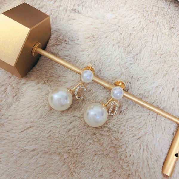 c2054 fashionable korean version of dazzling zircon letter earrings women's wedding light luxury pearl drop jewelry, Golden;silver
c2054 fashionable korean version of dazzling zircon letter earrings women's wedding light luxury pearl drop jewelry, Golden;silver