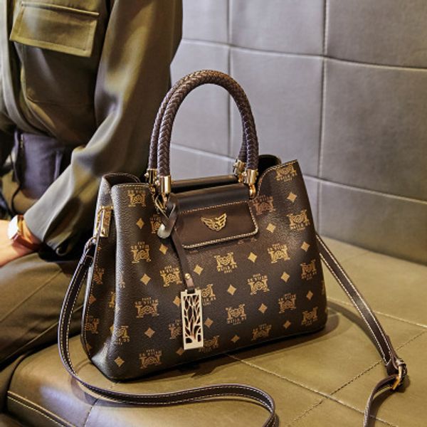 new large-capacity women bag ladies shoulder classic retro printing handbag 2020 autumn winter fashion bucket tote bag travel
new large-capacity women bag ladies shoulder classic retro printing handbag 2020 autumn winter fashion bucket tote bag travel