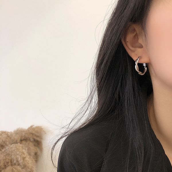 korean summer small hoop earrings for women gold color geometric statement round big hoops huggie earrings fashion jewelry 2020, Golden;silver
korean summer small hoop earrings for women gold color geometric statement round big hoops huggie earrings fashion jewelry 2020, Golden;silver