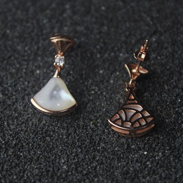 small skirt earring woman sterling silver agate earrings stud diamond ins gift jewelry, Golden
small skirt earring woman sterling silver agate earrings stud diamond ins gift jewelry, Golden