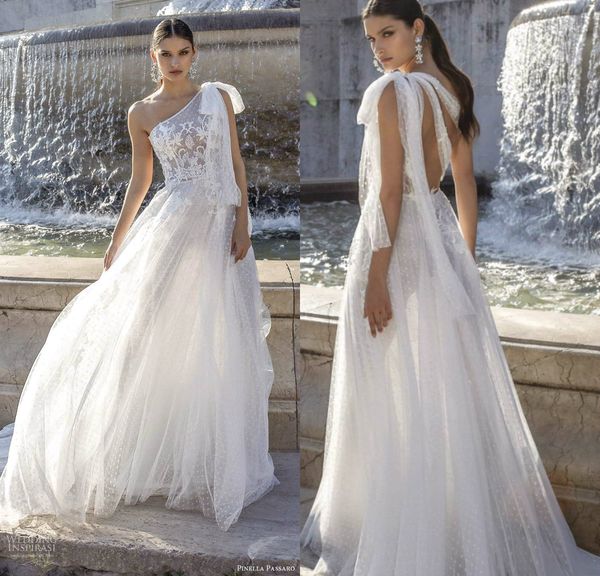 2020 one shoulder wedding dresses tulle a line appliqued lace illusion bodice boho wedding dress sweep train bridal abiti da sposa, White
2020 one shoulder wedding dresses tulle a line appliqued lace illusion bodice boho wedding dress sweep train bridal abiti da sposa, White