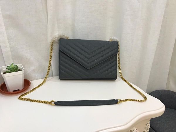 europe station 2019 new leather fashionable lady shoulder bag, large capacity design, perfect tailoring design factory direct sale
europe station 2019 new leather fashionable lady shoulder bag, large capacity design, perfect tailoring design factory direct sale