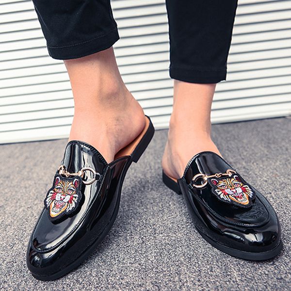 2020 new men flat slippers footwear man comfortable fashion shoes male casual summer metal non-slip patent leather 38-44, Black
2020 new men flat slippers footwear man comfortable fashion shoes male casual summer metal non-slip patent leather 38-44, Black