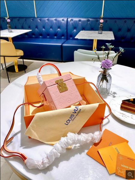 designer handbag fashion ladies shoulder bag diagonal package leather luxury bucket bag l flower new ing
designer handbag fashion ladies shoulder bag diagonal package leather luxury bucket bag l flower new ing