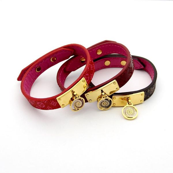 2020 дизайнер титановая сталь v pattern leather printing four leaf flower hanging v браслет 18k gold hot sale корейский кожаный браслет, Golden;silver
2020 дизайнер титановая сталь v pattern leather printing four leaf flower hanging v браслет 18k gold hot sale корейский кожаный браслет, Golden;silver