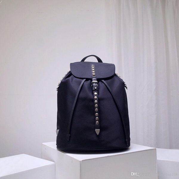 new luxury designer fashion women backpack designer strap backpack genuine leather bag bag advanced nylon rivets backpack
new luxury designer fashion women backpack designer strap backpack genuine leather bag bag advanced nylon rivets backpack