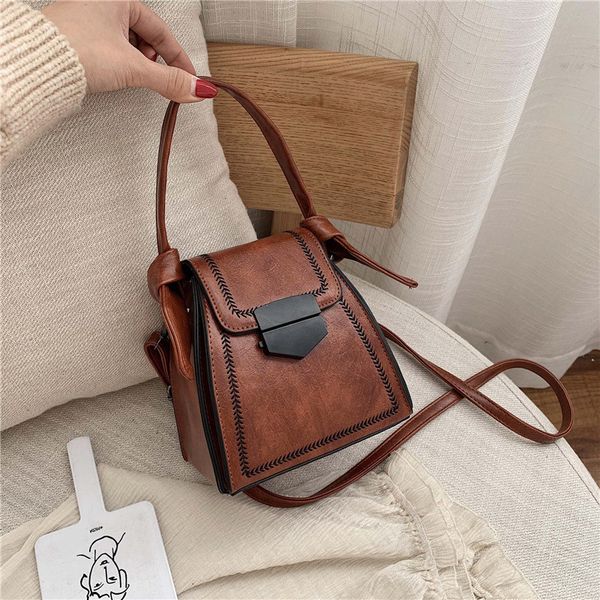 new retro casual large-capacity one-shoulder bucket bag female texture fashion lock wide shoulder messenger bag women handbags
new retro casual large-capacity one-shoulder bucket bag female texture fashion lock wide shoulder messenger bag women handbags