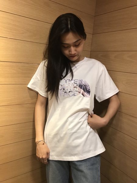 Hot Sale Lady Urban Leisure Fashion Womens Designer T Shirts Letter Printing New Trend Round Neck Womens Designer Clothing Custom Fit
Hot Sale Lady Urban Leisure Fashion Womens Designer T Shirts Letter Printing New Trend Round Neck Womens Designer Clothing Custom Fit