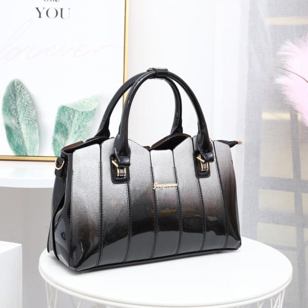 2020 new womenbags female gradient piece handbag shoulder bag european and american fashion pu leather messenger bag
2020 new womenbags female gradient piece handbag shoulder bag european and american fashion pu leather messenger bag