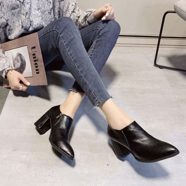 2020 leather ankle boots for women fashion buckle pointed toe zapatos de mujer waterproof square heels shoes woman y21-73, Black
2020 leather ankle boots for women fashion buckle pointed toe zapatos de mujer waterproof square heels shoes woman y21-73, Black