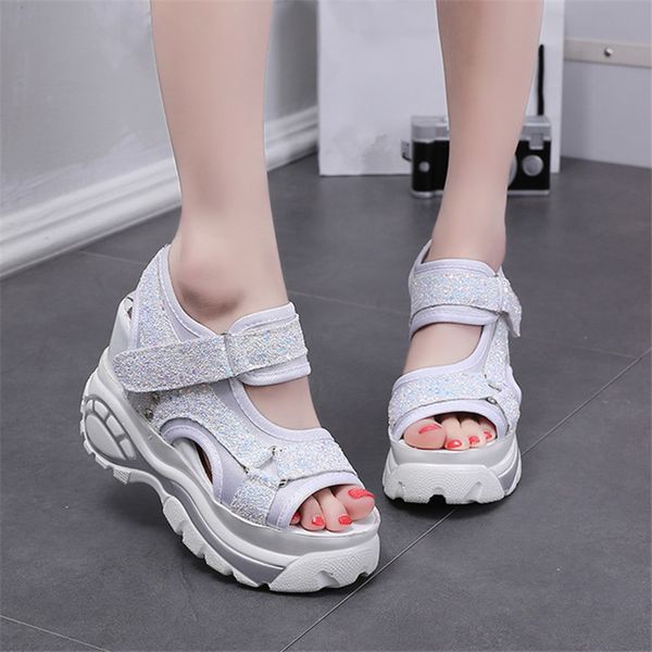 2019 women fish mouth platform high heels wedge gladiator sandals fashion glitter summer shoes woman black white zapatos mujer y200702
2019 women fish mouth platform high heels wedge gladiator sandals fashion glitter summer shoes woman black white zapatos mujer y200702