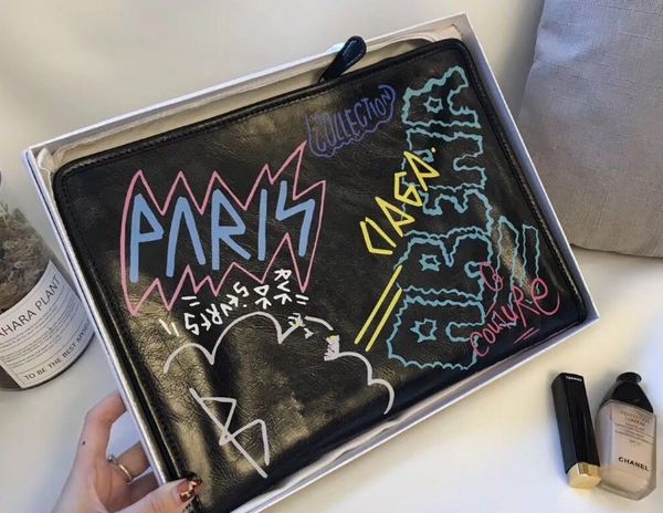 2018 europe america paris bb new women's graffiti clutch bags tide envelope bag female bag french brand clutch bag bb fashion bags 
2018 europe america paris bb new women's graffiti clutch bags tide envelope bag female bag french brand clutch bag bb fashion bags
