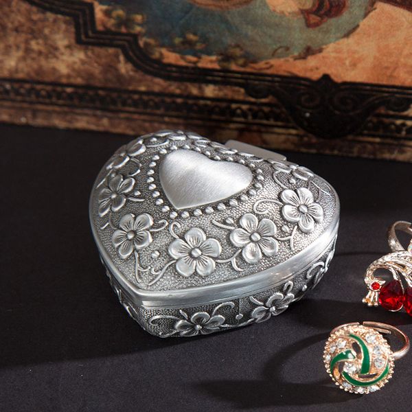 heart-shaped rose vintage princess collection metal pocket jewelry box wedding souvenir gift
heart-shaped rose vintage princess collection metal pocket jewelry box wedding souvenir gift