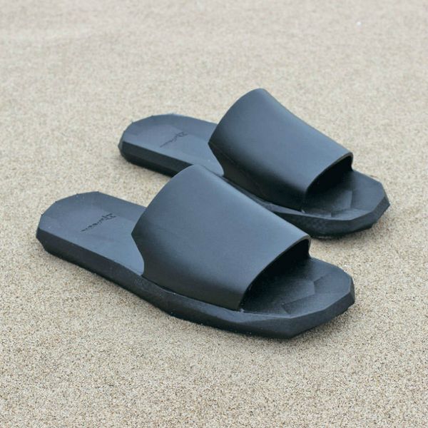 summer slippers men anti-slip home sandals all black solid couple slippers fashion bath shoes men thick bottom geometric slipper
summer slippers men anti-slip home sandals all black solid couple slippers fashion bath shoes men thick bottom geometric slipper
