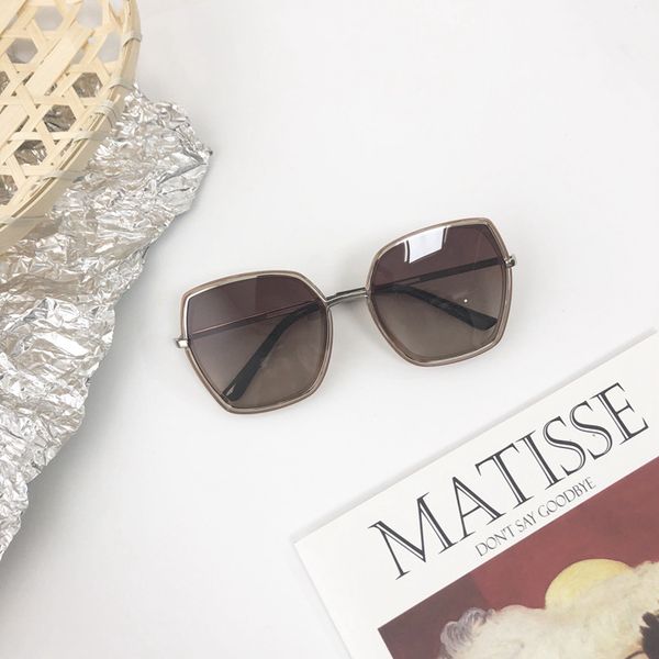new sunglasses 2020 new women's round face red screen printing korean street p sunglasses women's big face is thin uv, White;black
new sunglasses 2020 new women's round face red screen printing korean street p sunglasses women's big face is thin uv, White;black