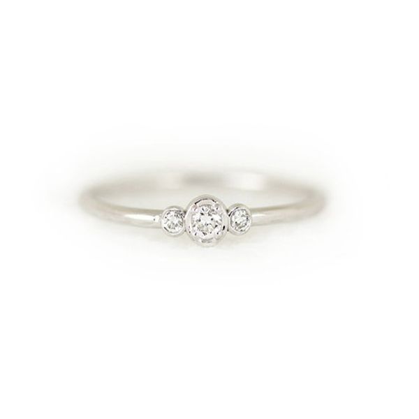 simple fashion design rose gold/silver lady ring bright zircon cz elegant lady's exclusive leisure jewelry gift women's rings, Golden;silver
simple fashion design rose gold/silver lady ring bright zircon cz elegant lady's exclusive leisure jewelry gift women's rings, Golden;silver